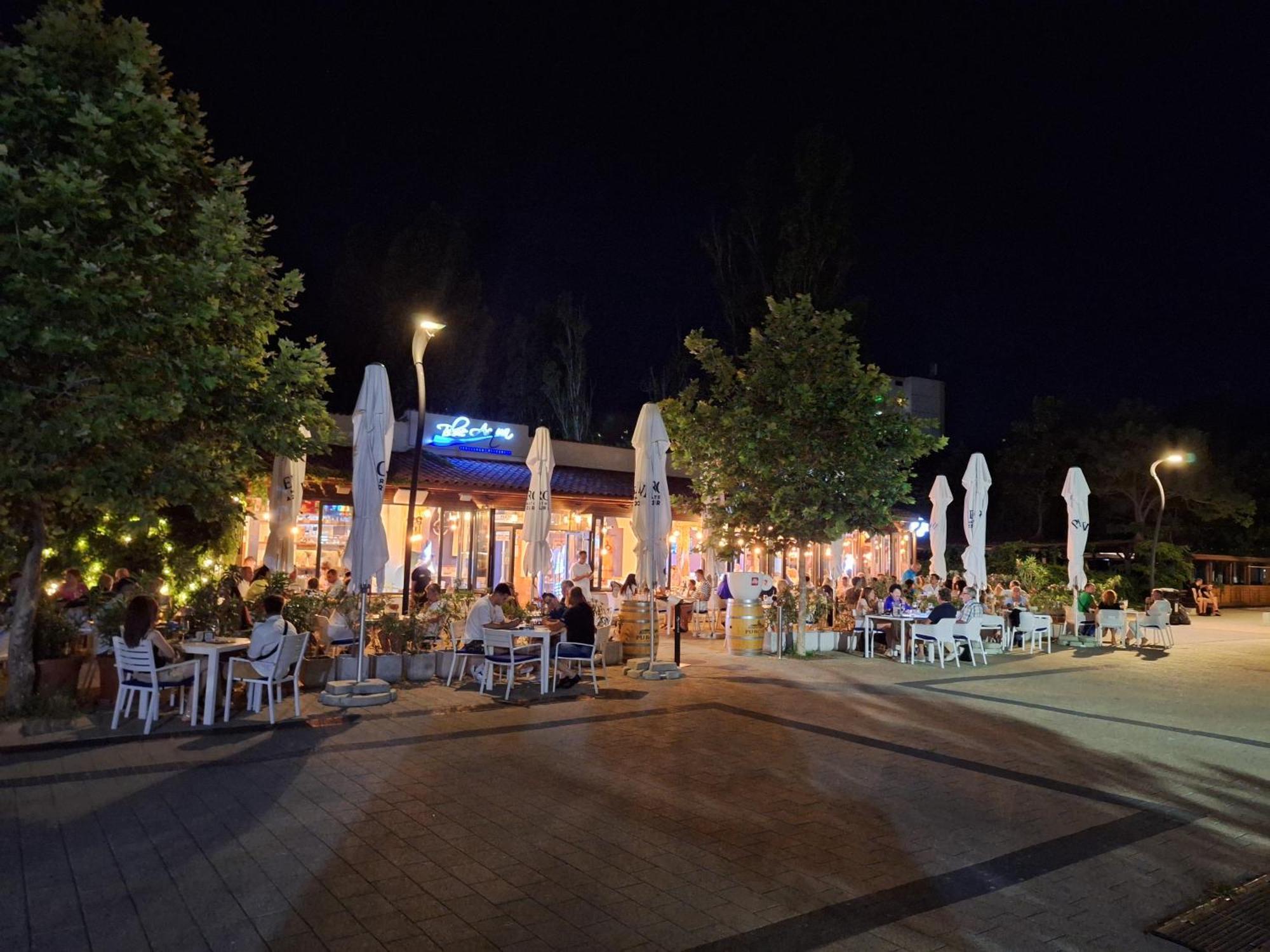 Elysse Sunrise Apartment Mamaia Exterior photo