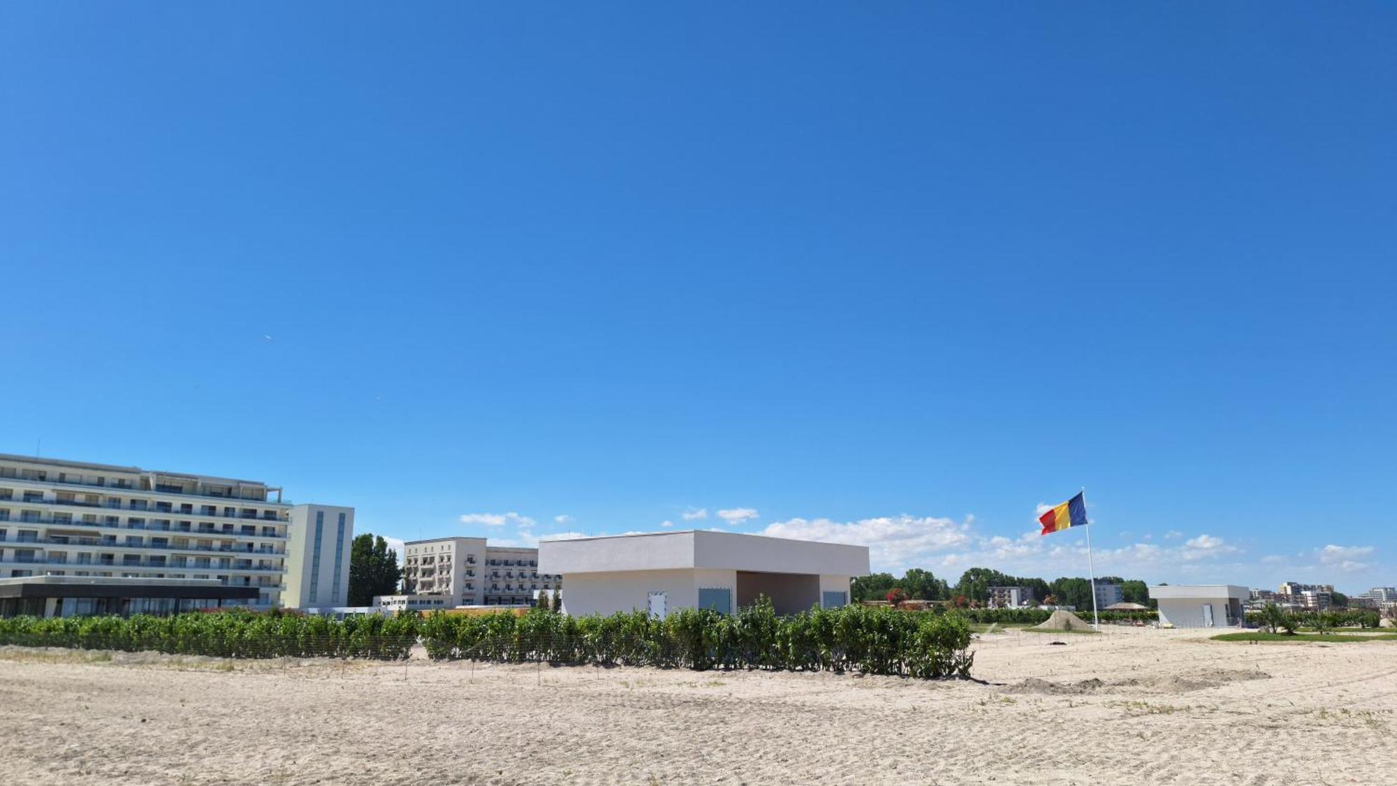 Elysse Sunrise Apartment Mamaia Exterior photo